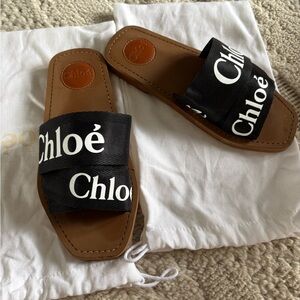 CHLOÉ Woody logo-print canvas slide sandals in black